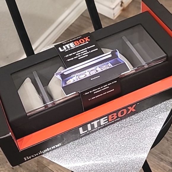 Brookstone Lite Box Light Up 4-Piece Watch Storage Case - Picture 5 of 9